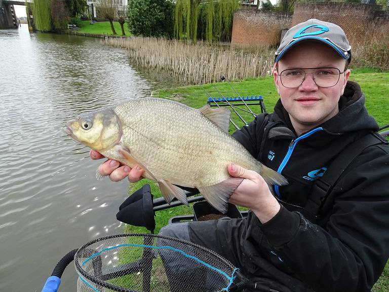 Witvissen met de vaste stok op de Linge met Jelle Zwijnenburg