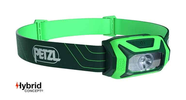 Een groen-zwarte Petzl Hoofdlampen hoofdlamp met een verstelbare band en een Hybrid Concept-logo, perfect voor uw volgende avontuur op de visstek.