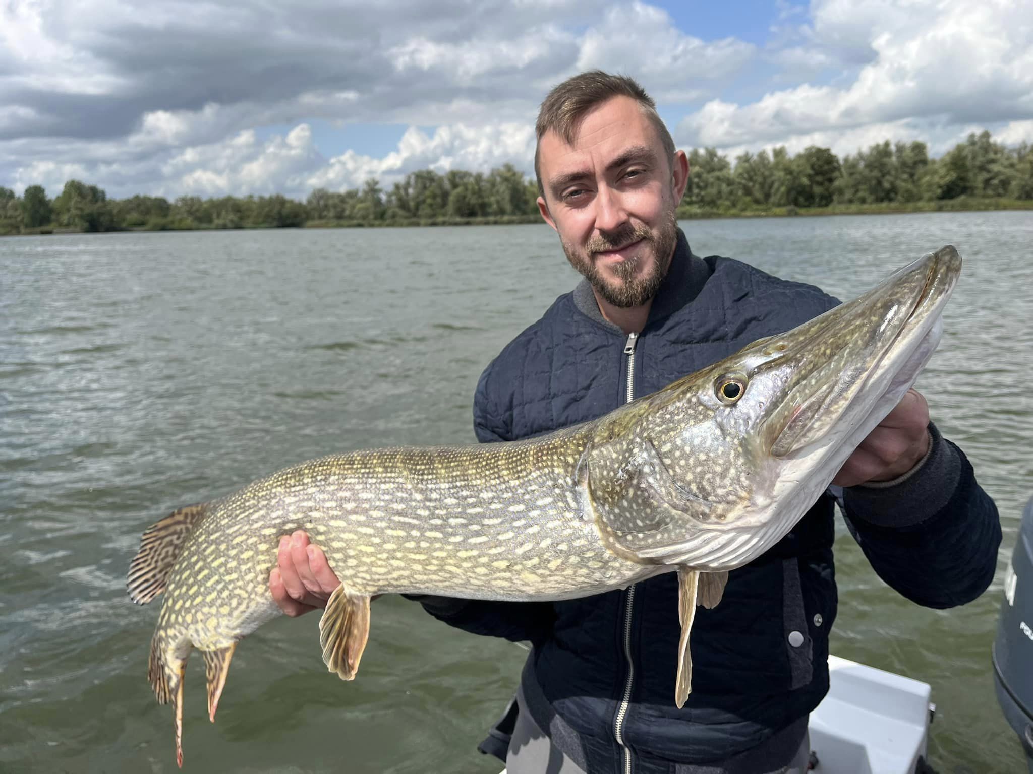 Grote snoek randmeren