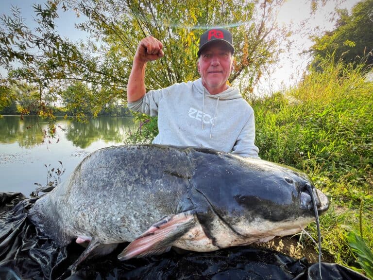 Strijden voor het monster: een bizarre ontmoeting op het water en de bakken vliegen ons weer om de oren!
