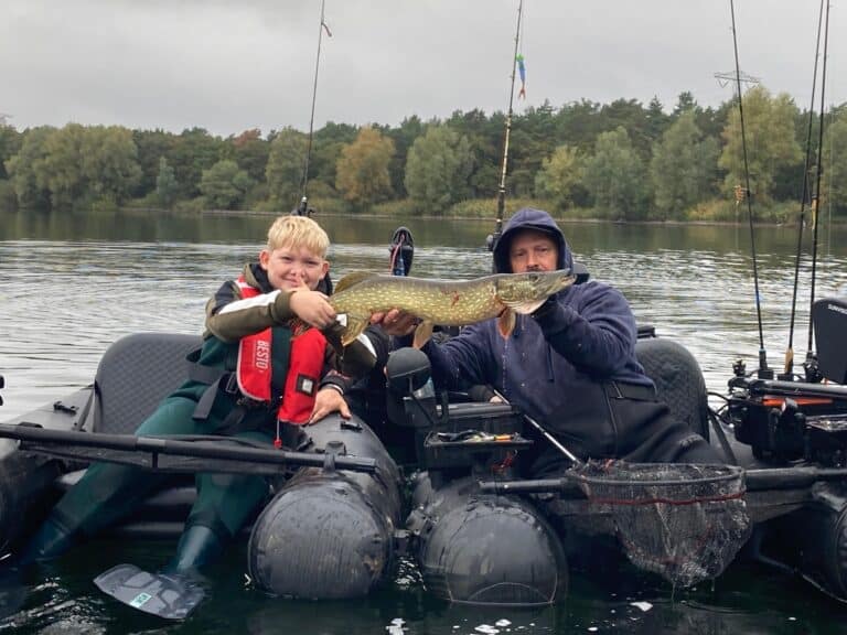 De bellyboat-jeugddagen in Waalre van Sportvisserij Zuidwest Nederland: je kunt niet altijd zes gooien..