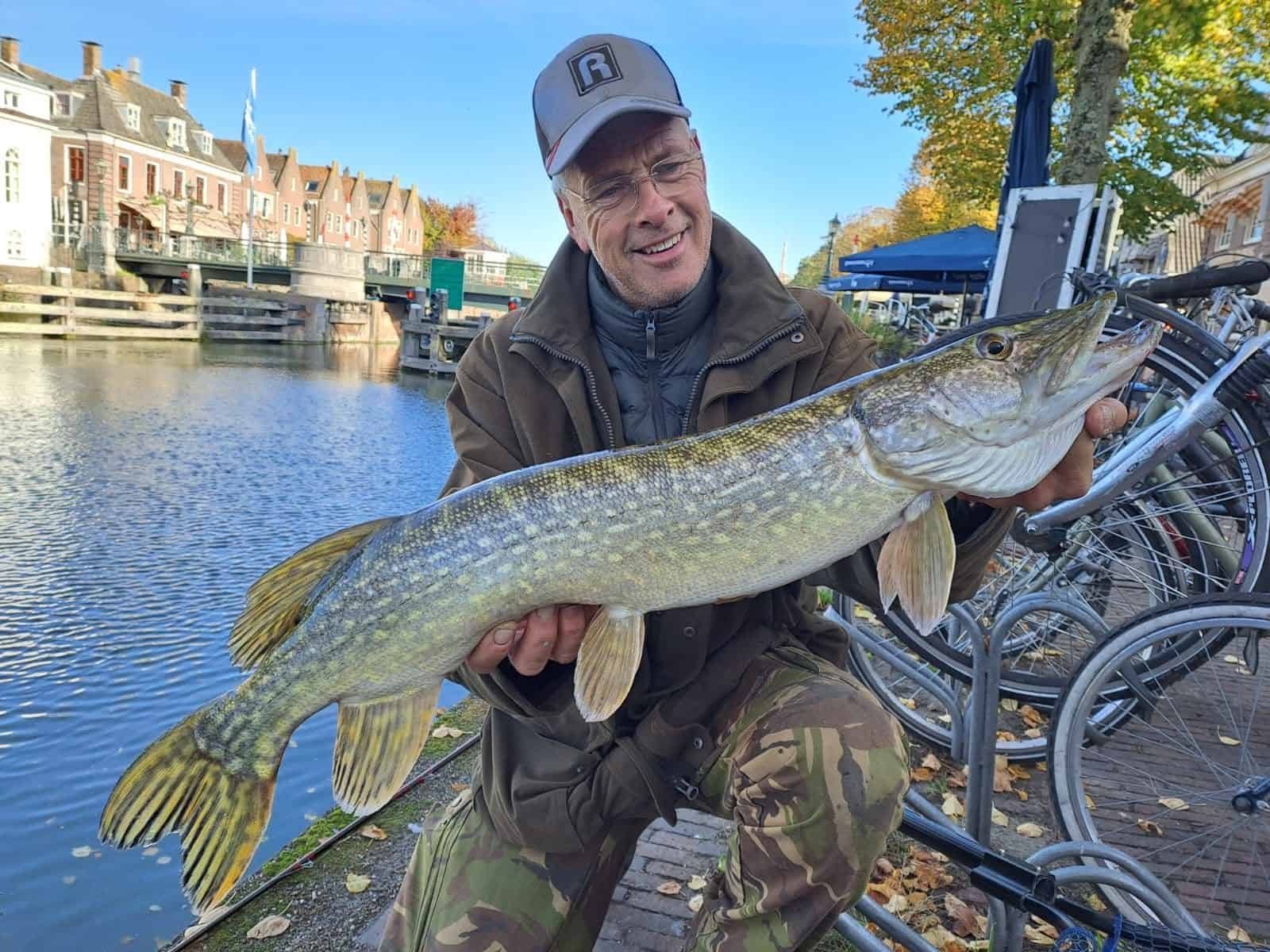 man met snoek